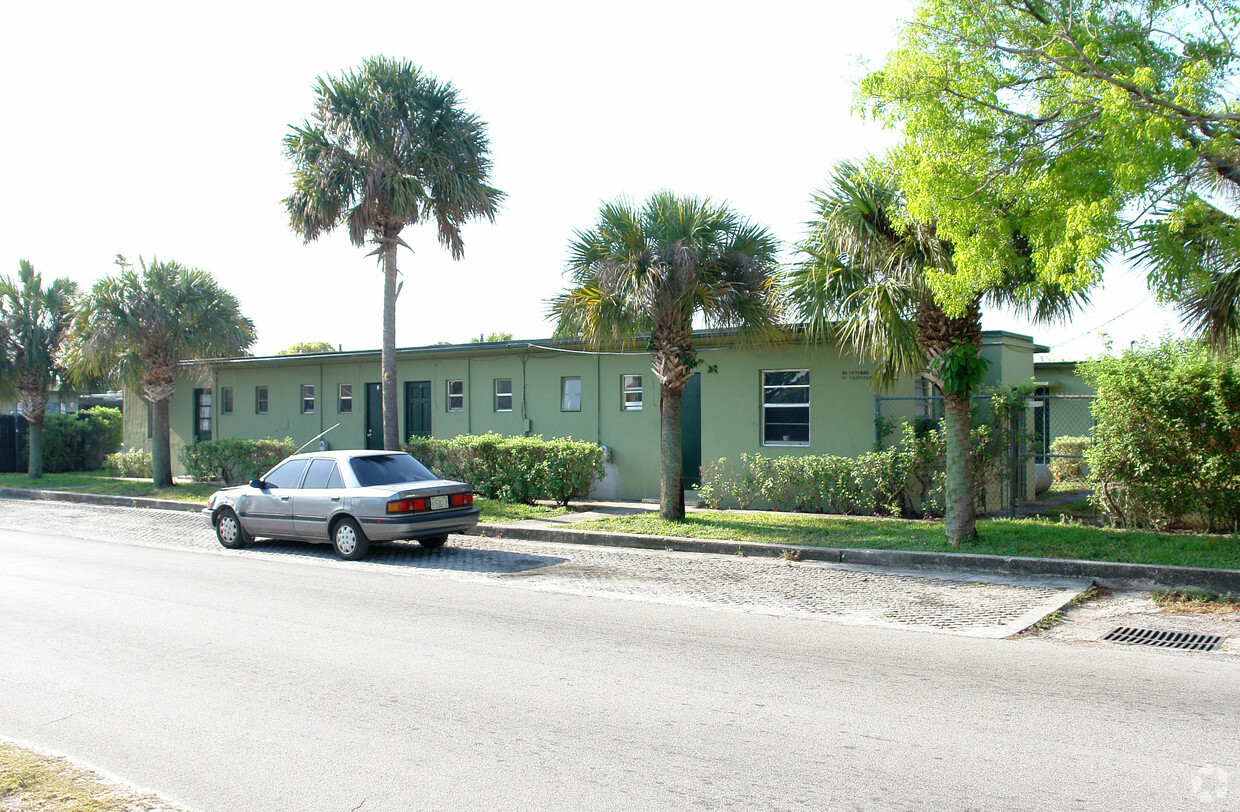 Building Photo - 741-743 NW 11th Ave