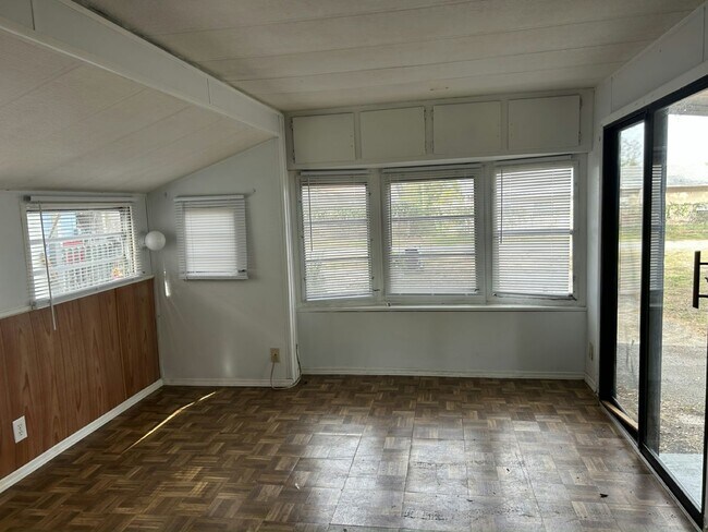 Foto del edificio - 38651 Tarr Dr