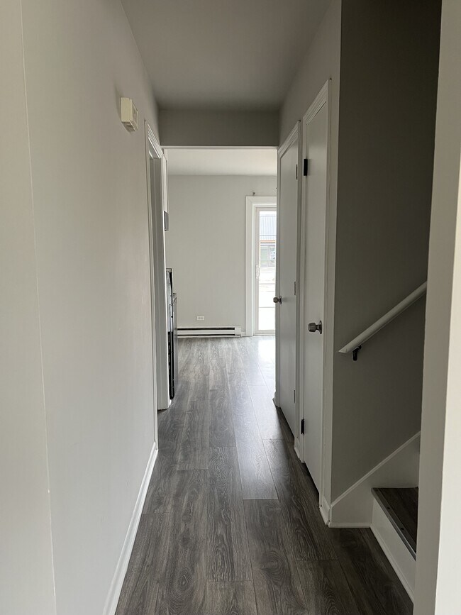 Building Photo - 1664 Molitor Rd