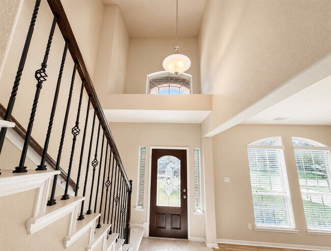Foto del edificio - 15618 Whisper Woods Dr