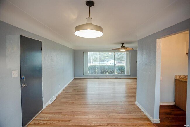 Building Photo - 9 Hazelwood Dr