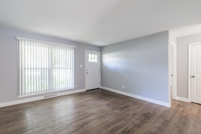 Building Photo - 3331 Erskine Dr