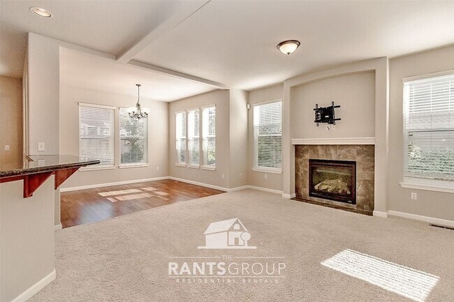 Building Photo - Gorgeous 2 Story Home! Located in Central Lacey!