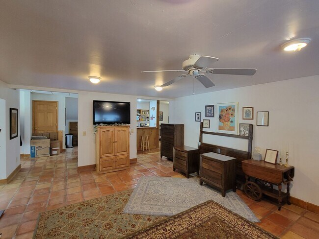 Building Photo - Unique 1 Bedroom Apartment with All Utilit...