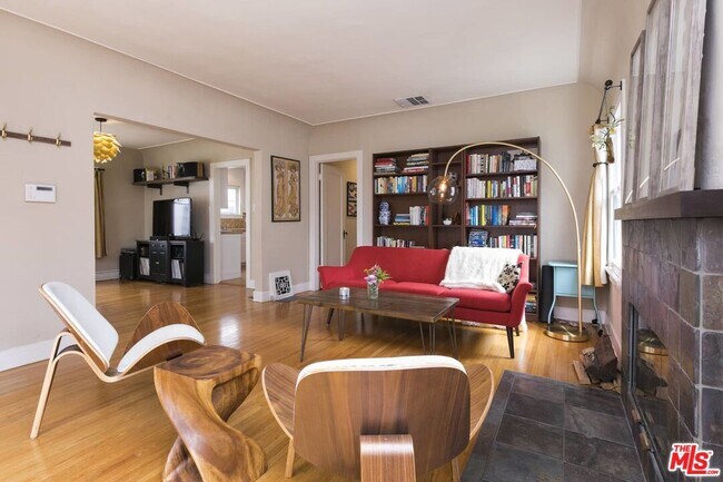 Foto del edificio - 2138 Overland Ave