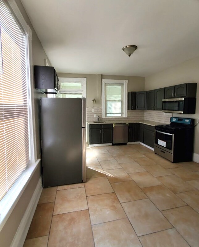 Building Photo - 567 Wilkinson St