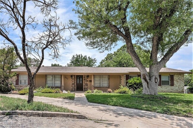 Building Photo - 7527 Quail Run Dr