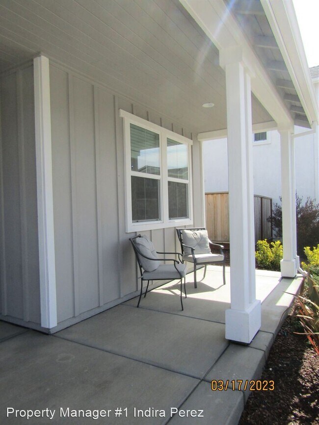 Building Photo - 4 br, 3 bath House - 1490 Oak Circle