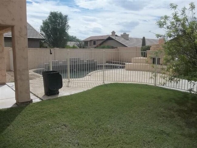 Building Photo - Beautiful 4 bed/2.5 bath in Desert Ridge!