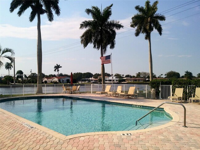 Foto del edificio - 1881 Middle River Dr