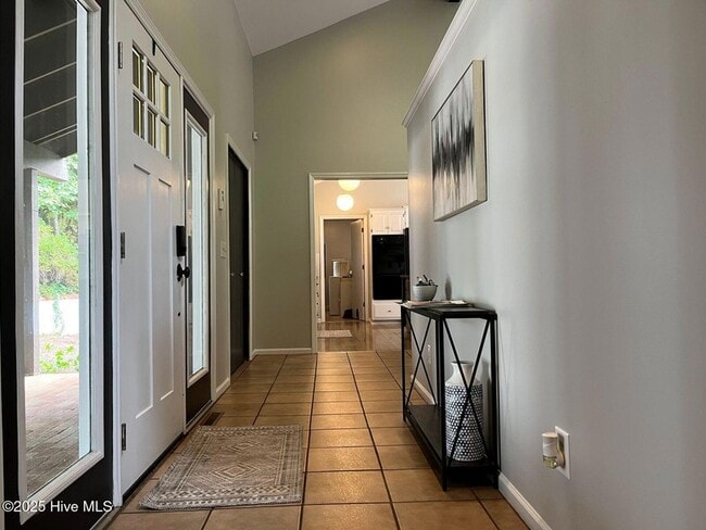 Building Photo - 1010 Monticello Dr