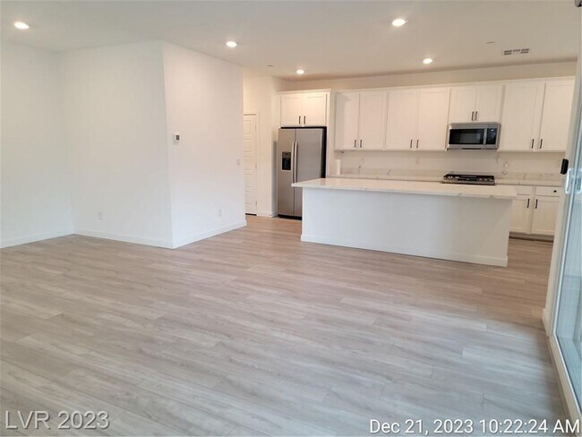 Foto del edificio - MODEL PERFECT HOME IN LAKE LAS VEGAS