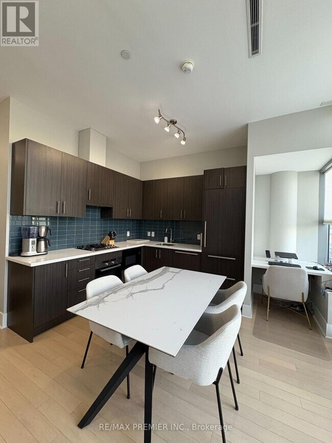 Building Photo - 29 Queens Quay E