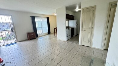 Building Photo - 10802 Kingspoint Rd