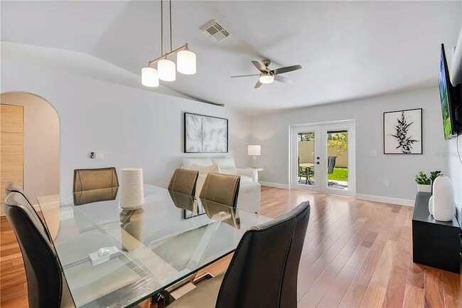 Building Photo - Designer-Remodeled Gem in Ashington Park |...