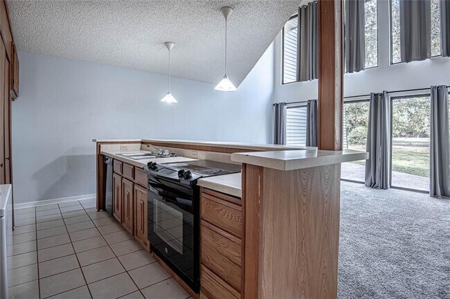 Building Photo - 24468 Country Clb Dr