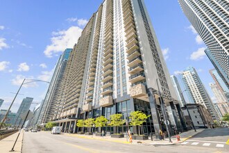 Building Photo - 400 E Randolph St