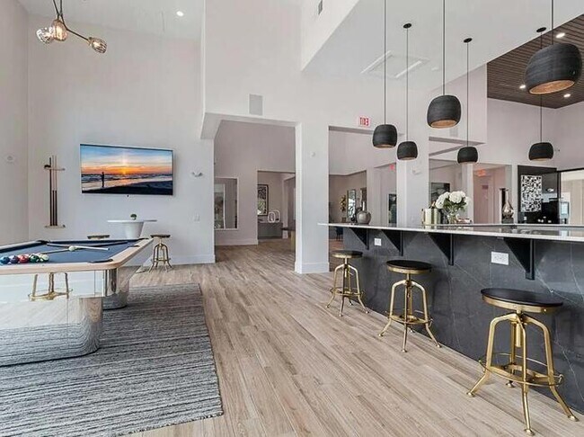 Foto del edificio - 12000 S I-35 Frontage Rd