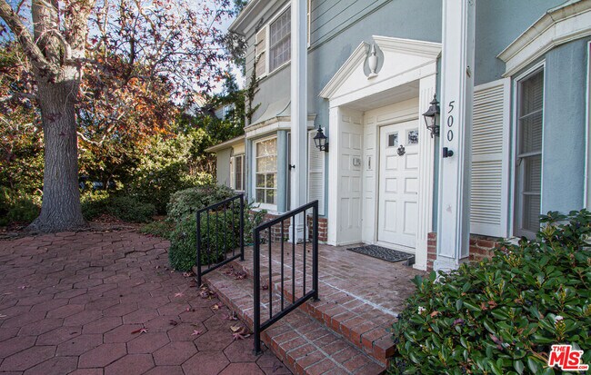 Building Photo - 500 Ocampo Dr