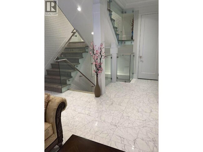 Photo du bâtiment - 3254 E 6th Ave