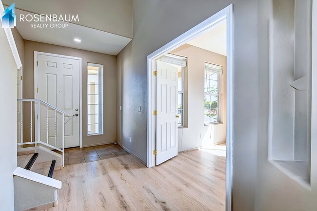 Building Photo - Beautifully charming 5-beds, 2.5-baths two-story home in the highly sought-after StoneRidge maste...