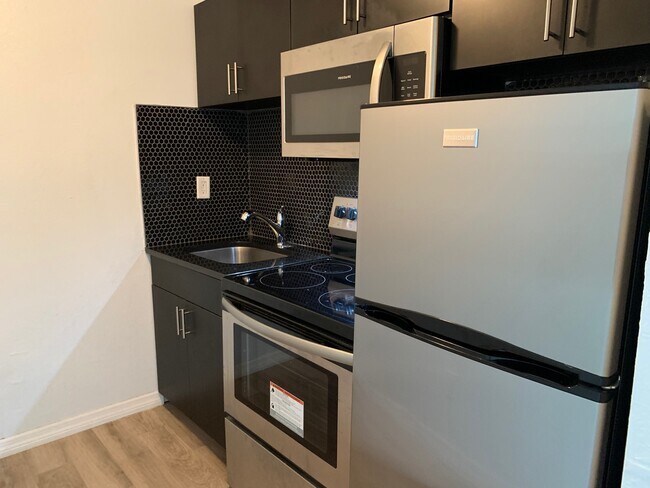 Foto del edificio - 1 Bed/1 Bath - Unit 2