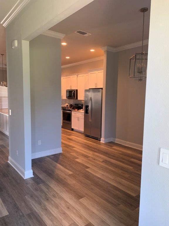 Foto del edificio - 746 Forest Shore Dr