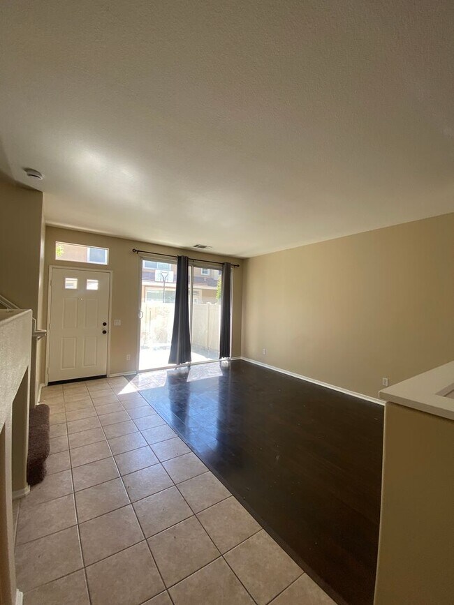 Foto del edificio - Anaheim HIlls 3 Bedroom