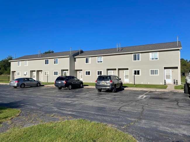 Building Photo - 1897 Apartment Dr
