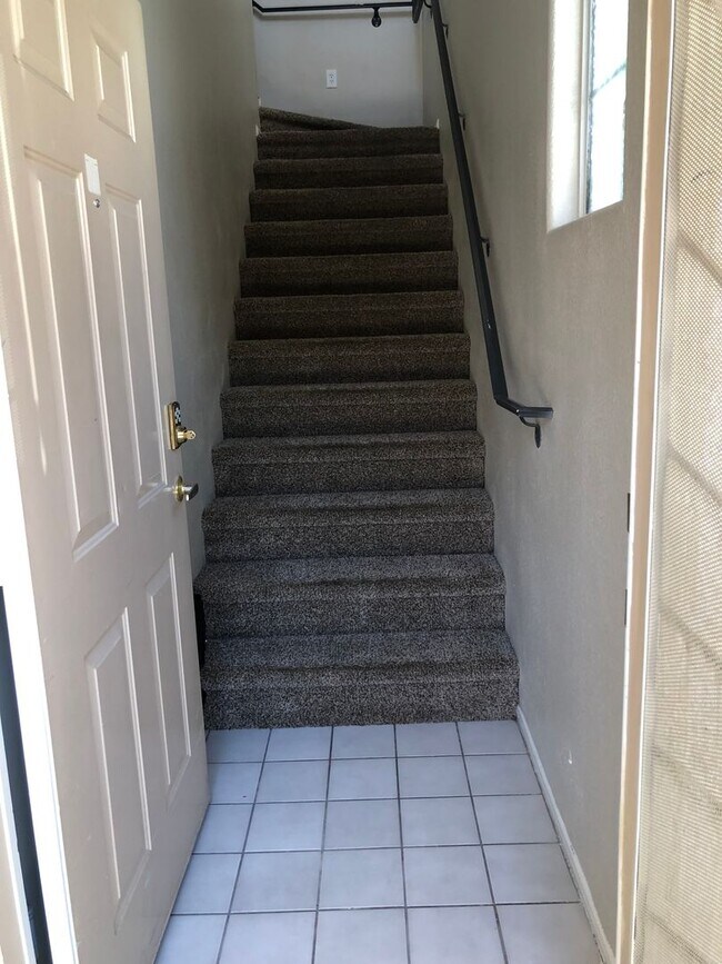 Foto del edificio - Great Condo, Convenient Location in a Gated Community