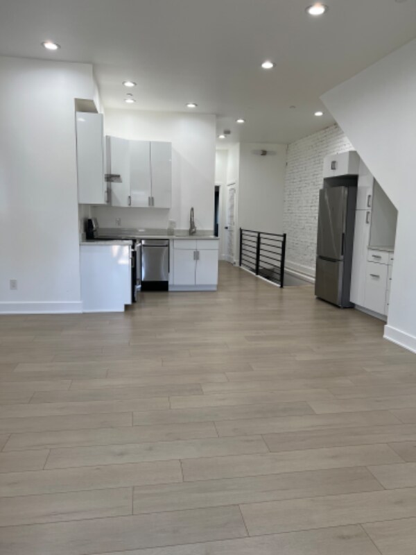 Foto del edificio - 633 N 64th St