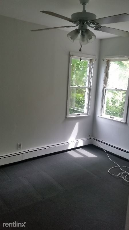 Building Photo - 3 br, 1 bath House - 162 Oriole Rd