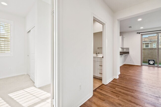 Foto del edificio - Beautiful newly built 4 bedroom, 3 bath home in the quiet, gated community of Westgate!