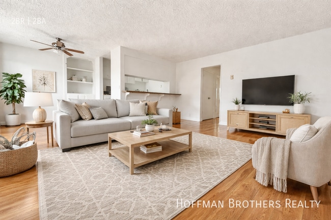 Building Photo - 10535 Lindley Ave