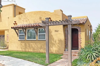 Building Photo - 3562 Sydney Pl