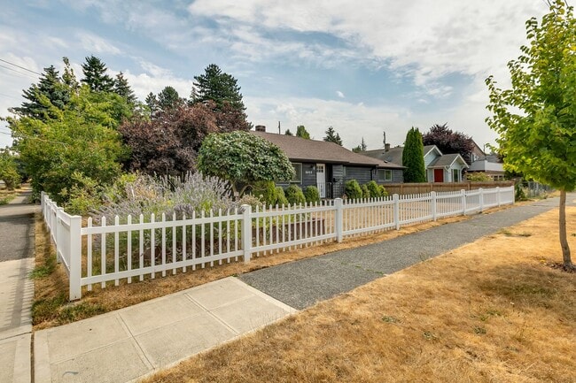 Building Photo - Beautifully Updated Highland Park Home | 3...