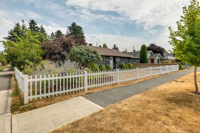 Foto del edificio - Beautifully Updated Highland Park Home | 3...