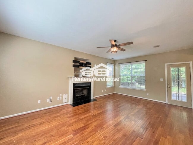 Building Photo - 2116 Kingsley Ln