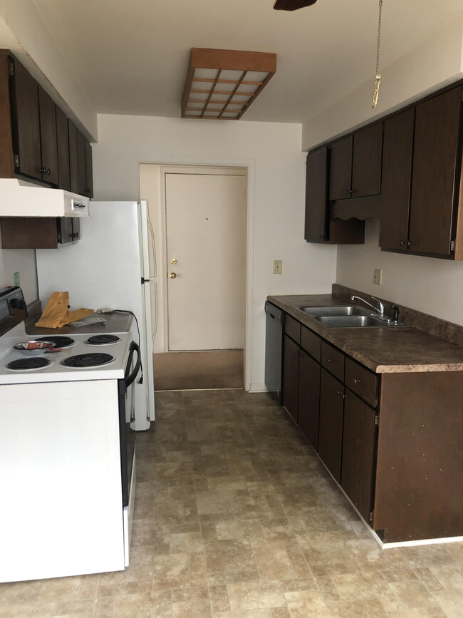 Building Photo - 1710 W Tiffany Ct