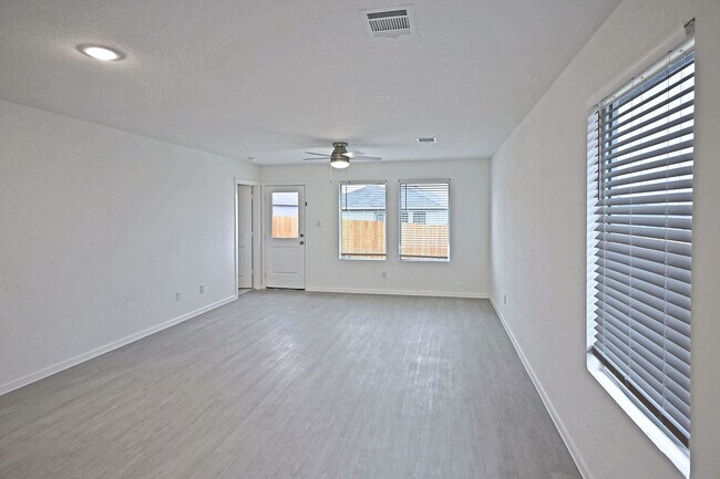 Foto del edificio - 350 Kayden Ct