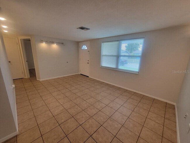 Building Photo - 7401 Potomac Dr