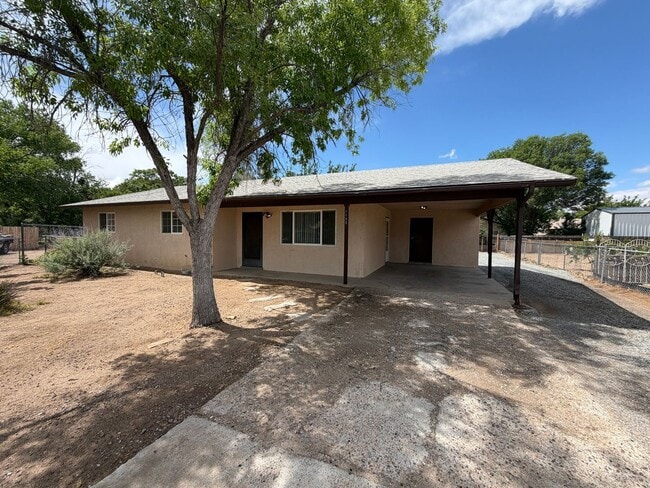 Building Photo - 3 Bedroom Single Story Home Available Near E Main Street & Hwy 314 SW in Los Lunas!