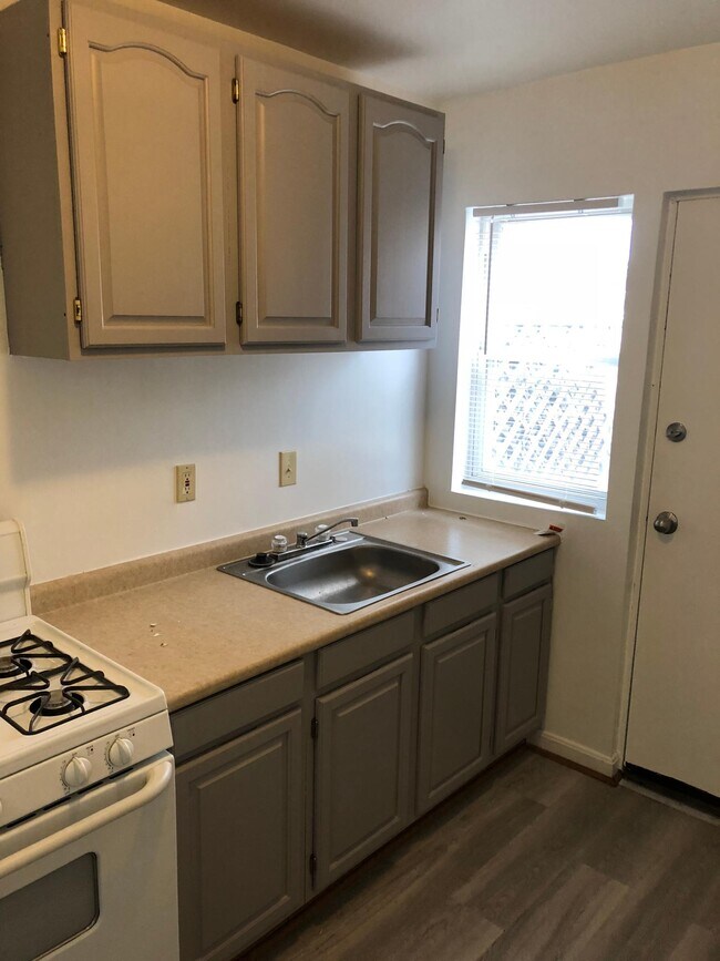 Foto del edificio - 4811 Quarles St NE