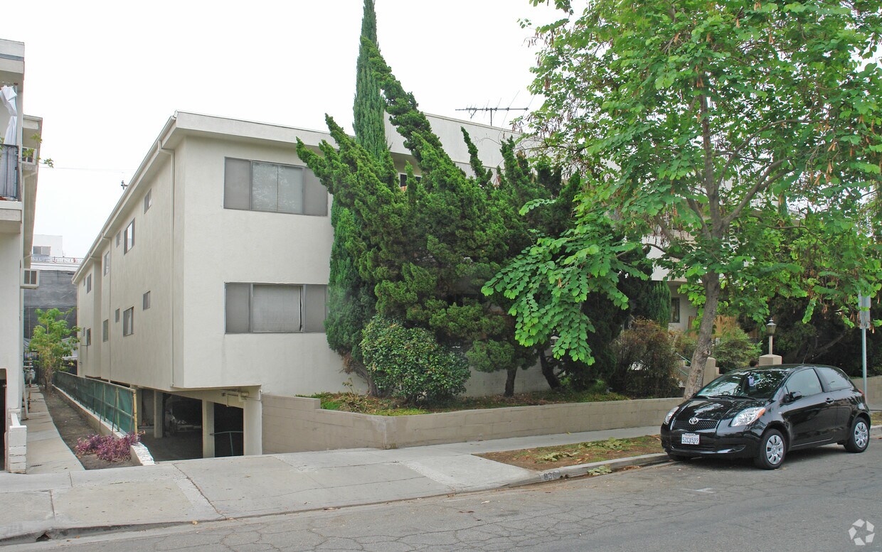 836 Westbourne Dr, West Hollywood, CA 90069 Apartments in West