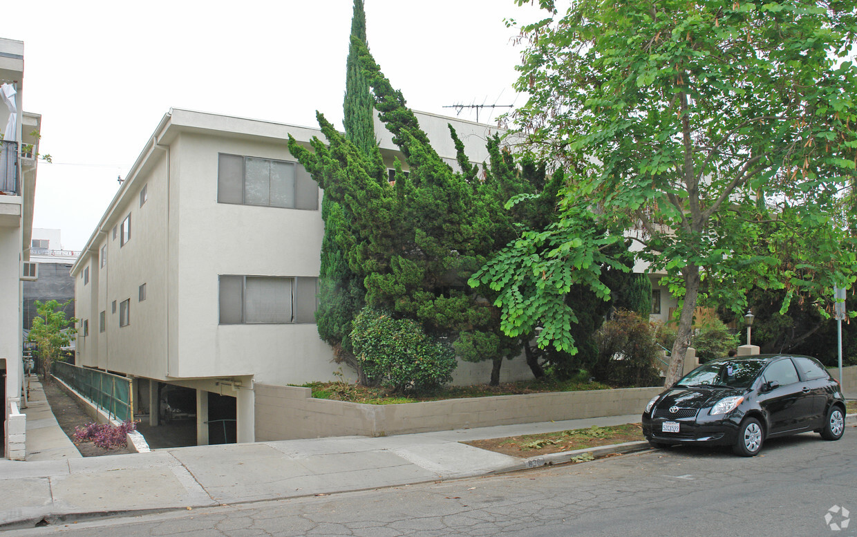 Primary Photo - 836 Westbourne Dr