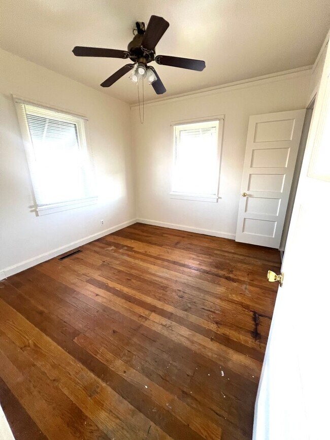 Foto del edificio - 4 Bedroom 2 Bath Single Family Home