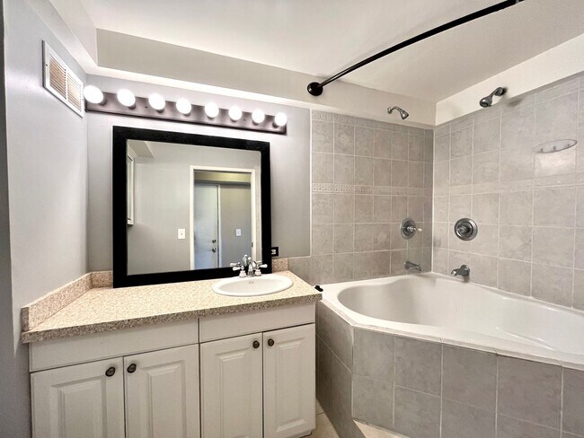 Foto del edificio - 2115 Ala Wai Blvd