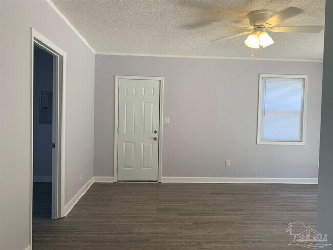Foto del edificio - 9460 Darlene Cir