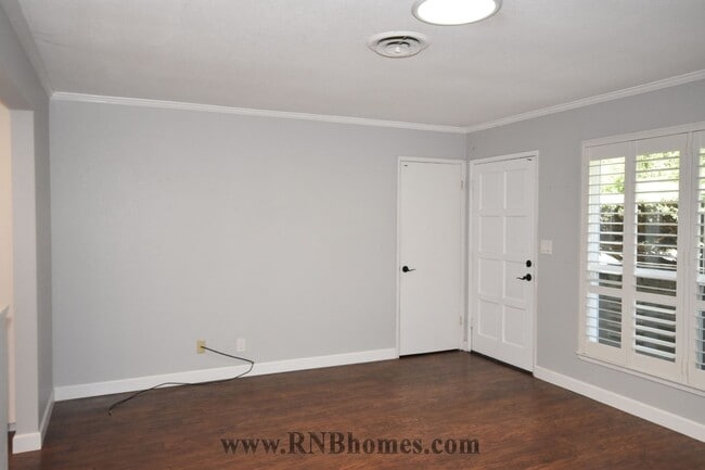 Building Photo - 415 Sutton Pl