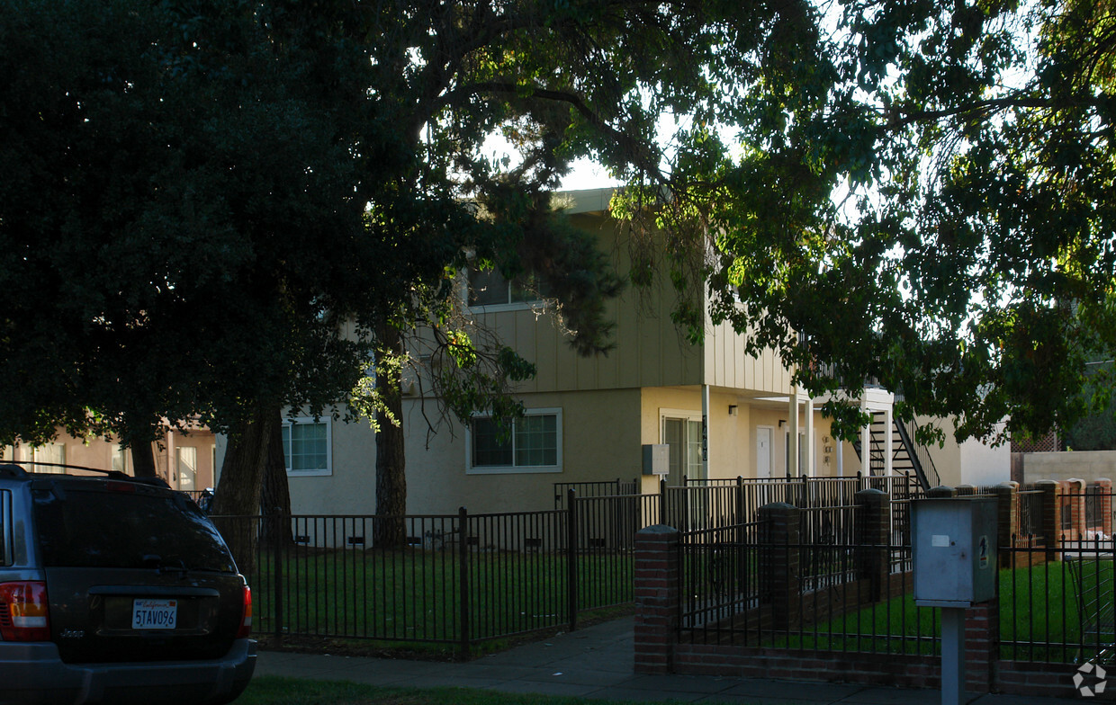 Primary Photo - 1400 Dubert Ln